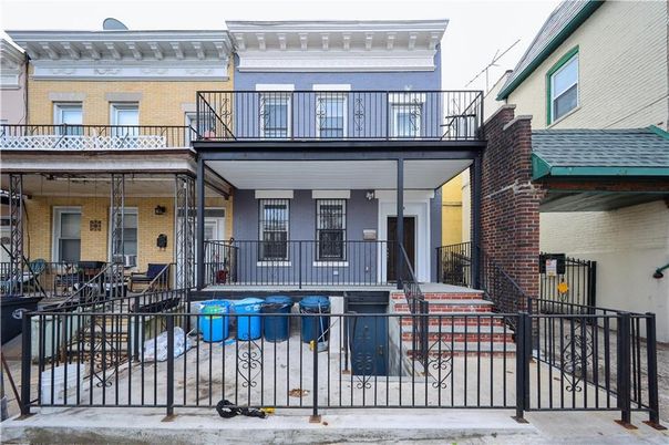 Exterior, Facade, Brick Facade, Rowhouse