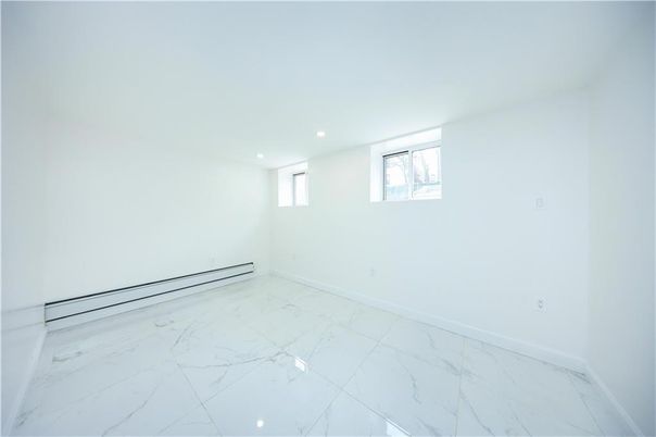 Empty room, Interior, Marble, Recessed Lighting