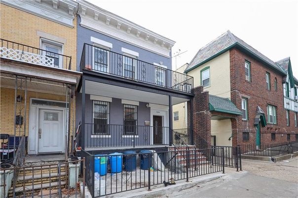 Exterior, Facade, Brick Facade, Rowhouse