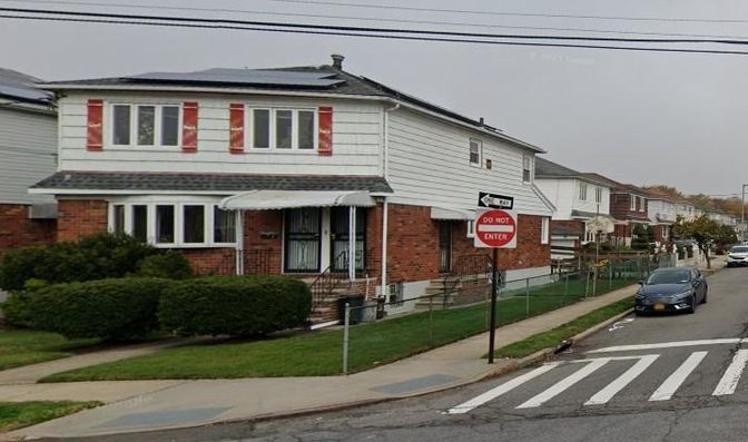 Exterior, Facade, Brick Facade, American Foursquare