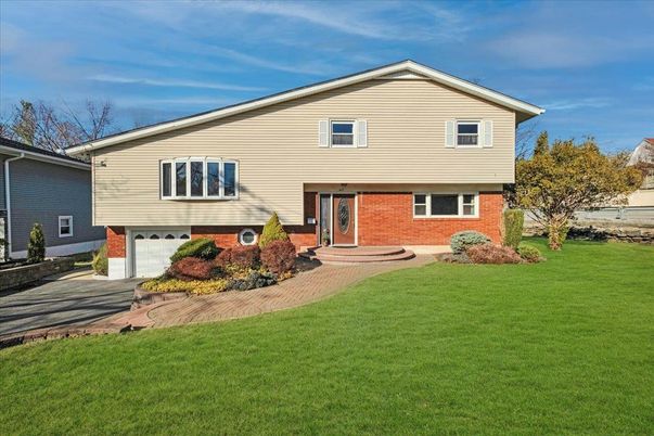 Attached, Exterior, Facade, Brick Facade, Split Level