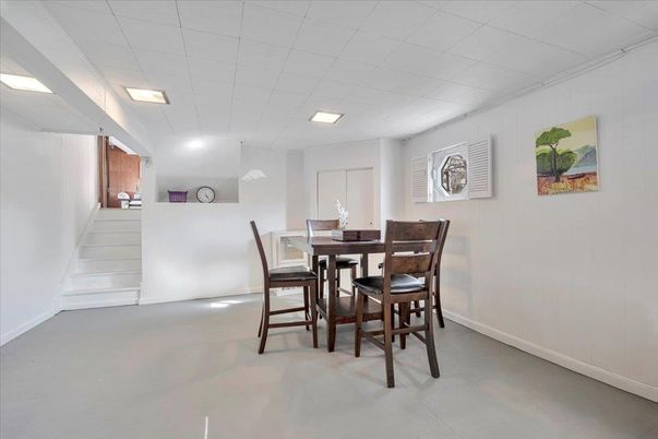 Dining room, Interior, Recessed Lighting