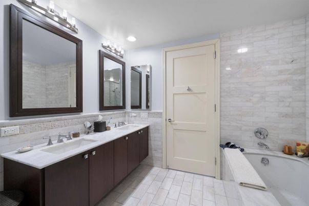 Bathroom, Dual Sink Vanities, Interior, Recessed Lighting