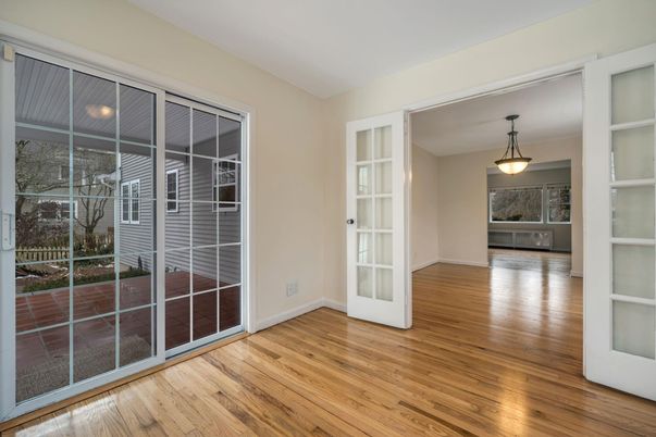 Empty room, Interior, Pendant Lights, Wood Texture Flooring