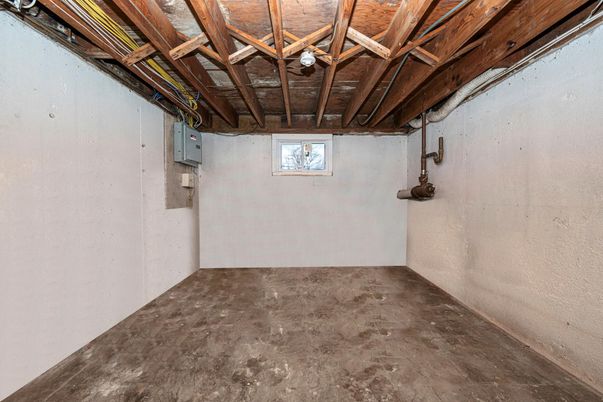 Empty room, Interior, Wooden Beams, Wooden Ceilings