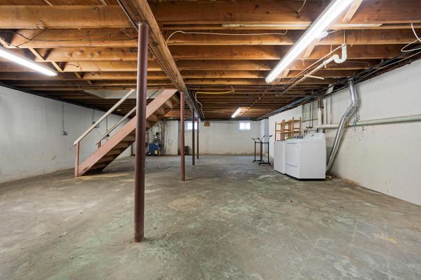 Interior, Washer, Wooden Beams