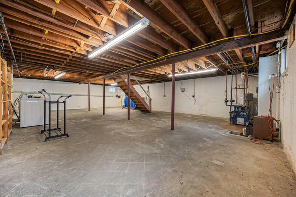 Interior, Washer, Wooden Beams