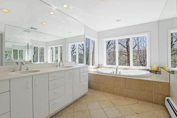 Bathroom, Dual Sink Vanities, Interior, Recessed Lighting