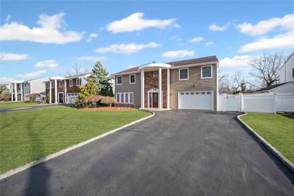 Attached, Exterior, Facade, Raised Ranch