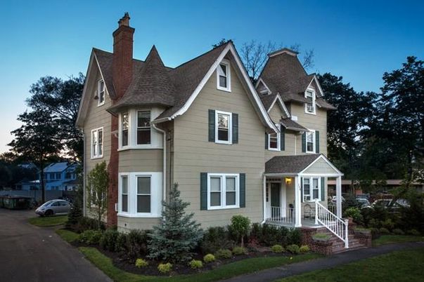 Exterior, Facade, Queen Anne Victorian