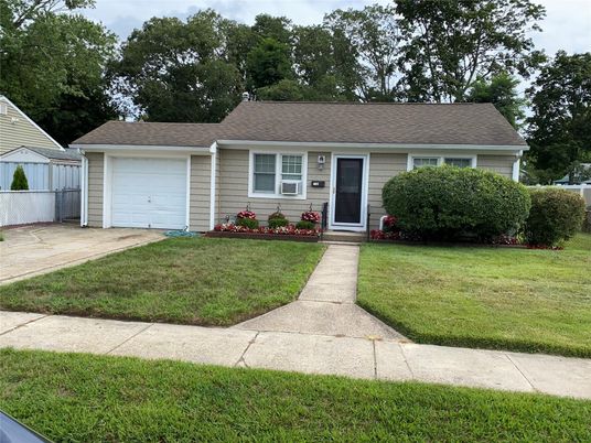 Attached, Exterior, Facade, Ranch