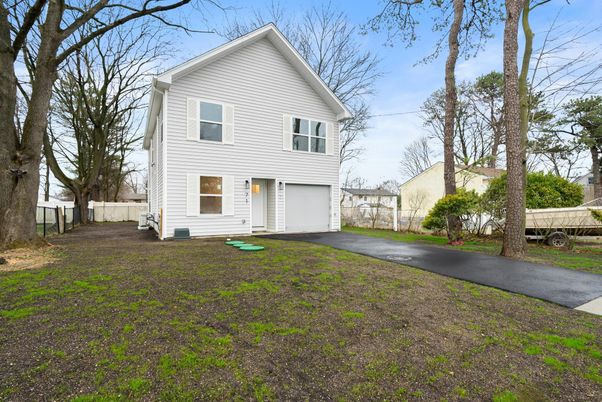 Attached, Backyard, Exterior, Facade, Split Level
