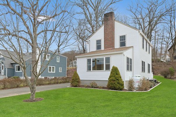 Exterior, Facade, Farmhouse