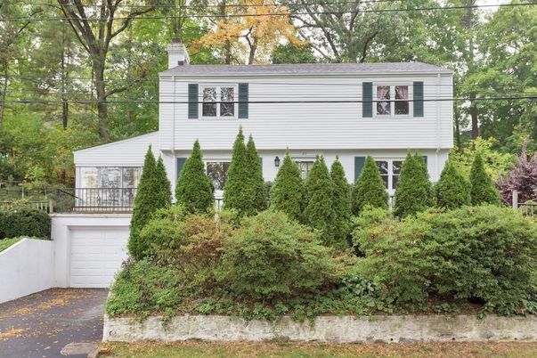 Attached, Exterior, Facade, Raised Ranch