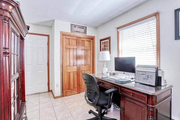 Home Office, Interior