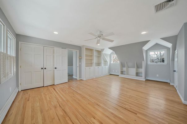 Empty room, Interior, Recessed Lighting, Wood Texture Flooring