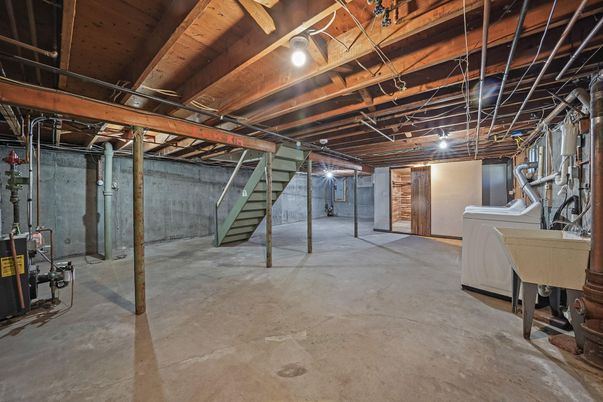 Interior, Washer, Wooden Beams