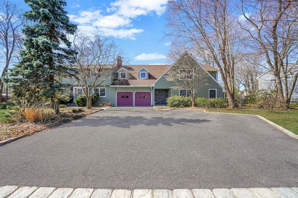 Attached, Exterior, Facade, Cape Cod