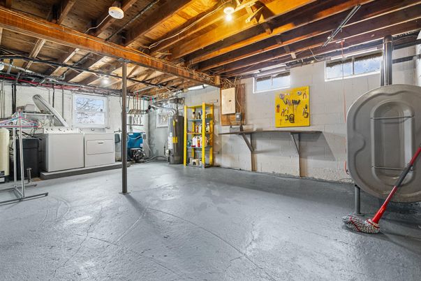 Interior, Washer, Wooden Beams