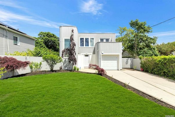 Attached, Backyard, Exterior, Facade, Modern