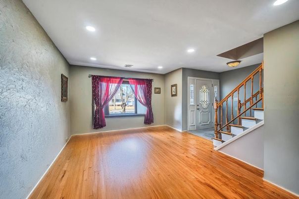 Interior, Recessed Lighting, Wood Texture Flooring