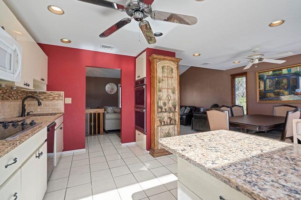 Dining room, Interior, Kitchen, Recessed Lighting