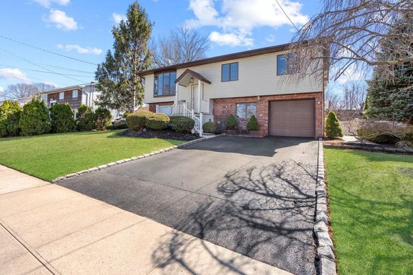 Attached, Exterior, Facade, Brick Facade, Raised Ranch