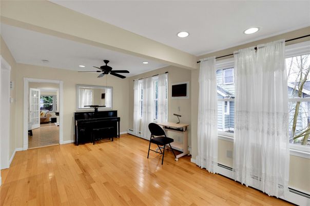 Interior, Piano, Recessed Lighting, Wood Texture Flooring