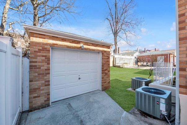 Detached Garage, Exterior