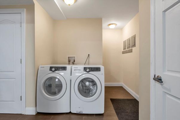Interior, Washer, Wood Texture Flooring