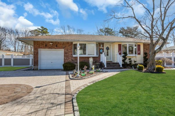 Attached, Exterior, Facade, Brick Facade, Ranch