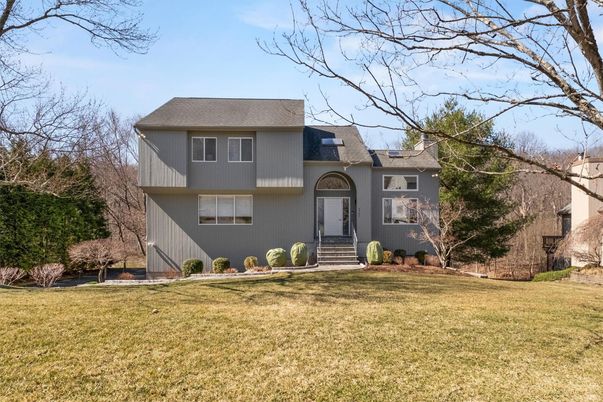 Backyard, Exterior, Facade, Split Level