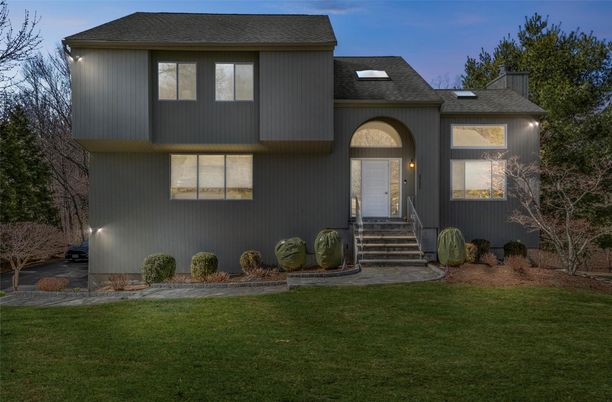 Exterior, Facade, Modern