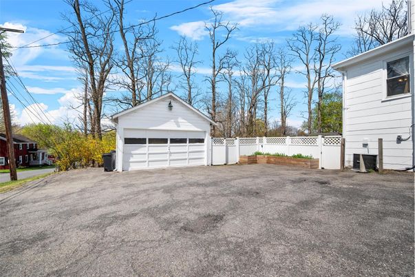 Detached Garage, Exterior