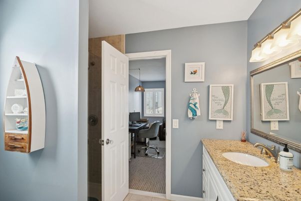 Bathroom, Dining room, Interior, Pendant Lights