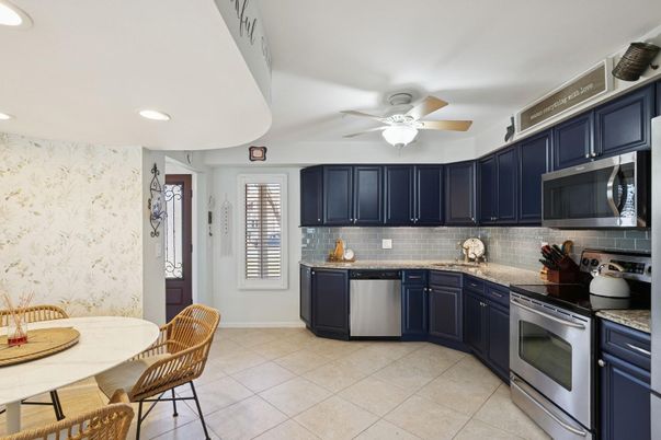 Dining room, Interior, Kitchen, Recessed Lighting, Stainless Steel Appliances