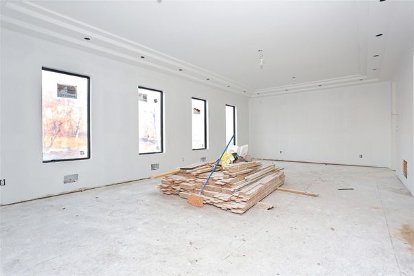 Empty room, Interior