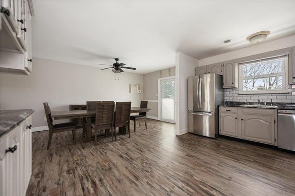 Dining room, Interior, Kitchen, Stainless Steel Appliances, Wood Texture Flooring