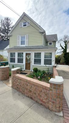 Exterior, Facade, Farmhouse