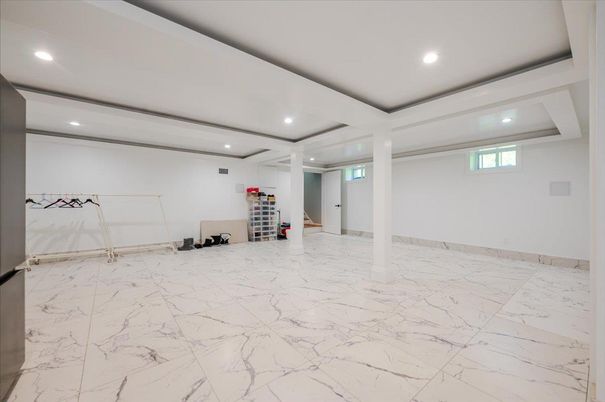 Empty room, Interior, Marble, Recessed Lighting