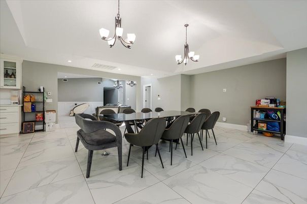 Chandelier, Dining room, Interior, Marble, Recessed Lighting