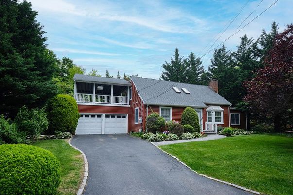 Attached, Exterior, Facade, Cape Cod