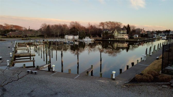 Exterior, Lake
