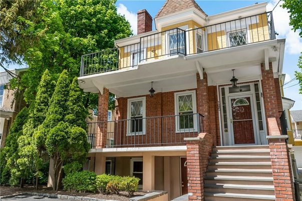 Exterior, Facade, Brick Facade, American Foursquare