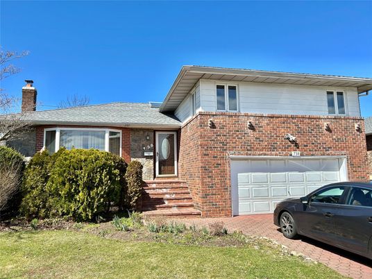 Attached, Exterior, Facade, Brick Facade, Split Level