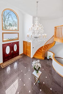 Chandelier, Interior