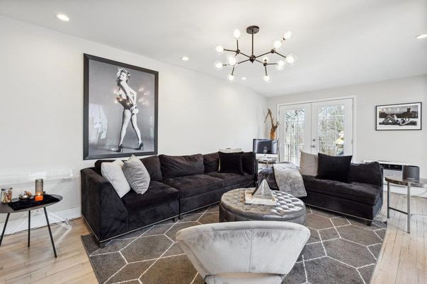 Interior, Living room, Pendant Lights, Recessed Lighting, Wood Texture Flooring