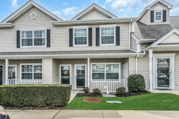 Exterior, Facade, American Craftsman