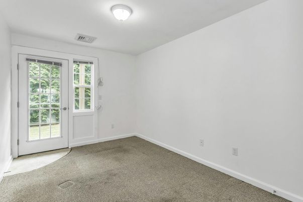 Empty room, Interior