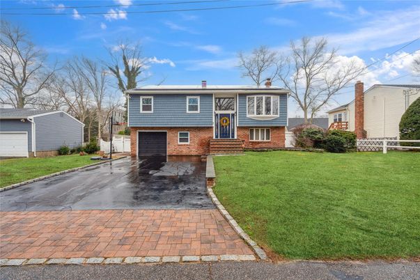 Attached, Exterior, Facade, Brick Facade, Raised Ranch